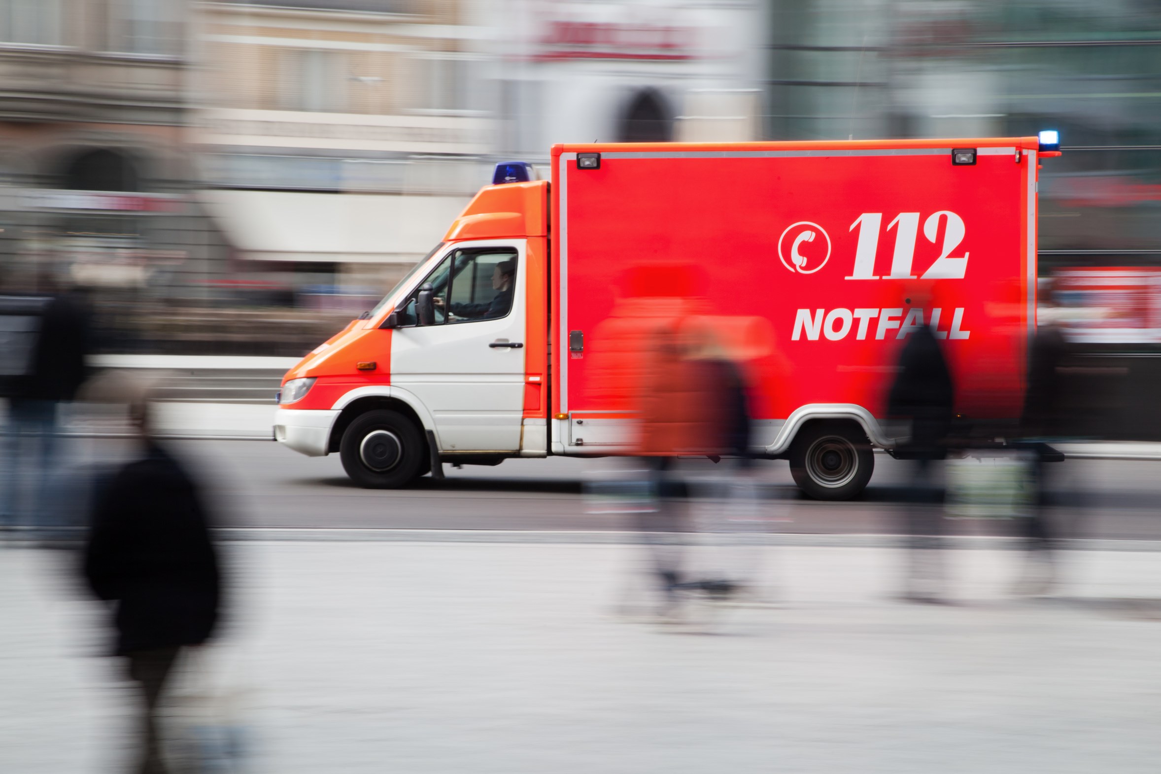 Pflege Kliniken Köln Holweide Bild Fotolia Rettungswagen #51195758 © Christian Müller