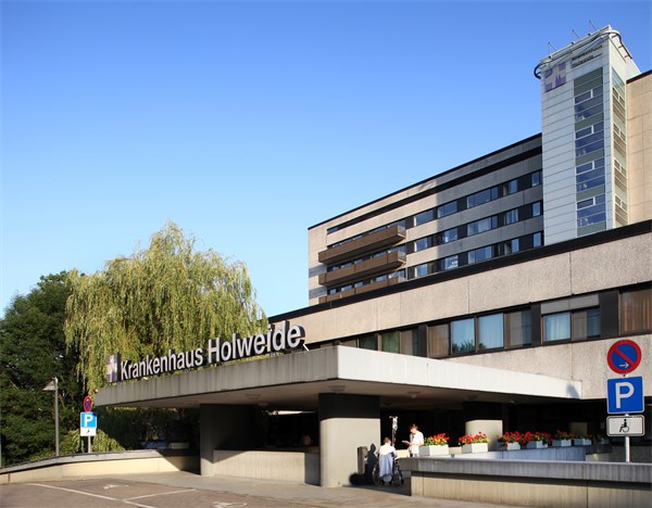 Holweide Eingang, Foto: ©Kliniken Köln / Rütten 