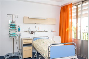 Blick in ein Patientenzimmer der Kinderonkologie. Foto: Kliniken Köln / Panousi