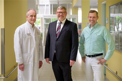 Die Geschäftsführer Prof. Axel Goßmann und Daniel Dellmann mit Dr. Ralf Unna, Vorsitzender des Aufsichtsrates (v. l.)
