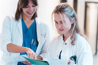 Unsere Kinderärzt*innen stehen Ihnen zur Seite, Foto: monsters of media