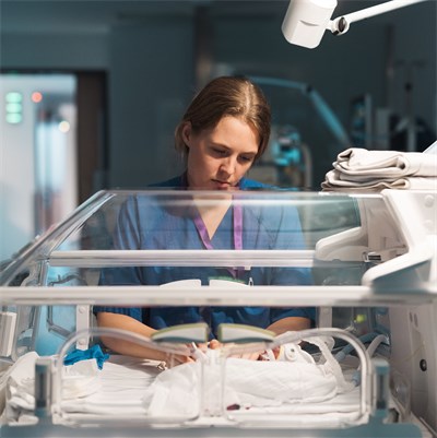 Seit über 30 Jahren sind wir auf die Betreuung von Frühgeborenen spezialisiert, Foto: monsters of media