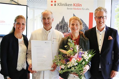 Christine Storm, Philips GmbH DACH; Prof. Dr. Axel Goßmann, Geschäftsführer Kliniken Köln und Chefarzt der Radiologie; Sylvia Langer, Geschäftsführerin (Sprecherin); Björn Oellrich, Geschäftsführer ADK Modulraum. (v.l.n.r.), Foto: Rütten/Kliniken Köln