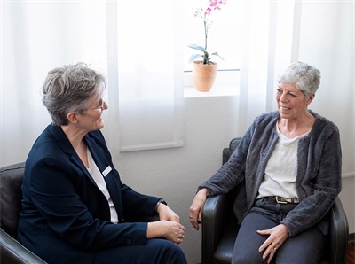 Ulrike Nix im Gespräch, Foto: © Kliniken Köln/ BFF