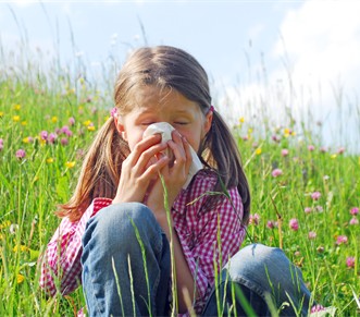 Kind mit Heuschnupfen, Foto: Somenski - Fotolia