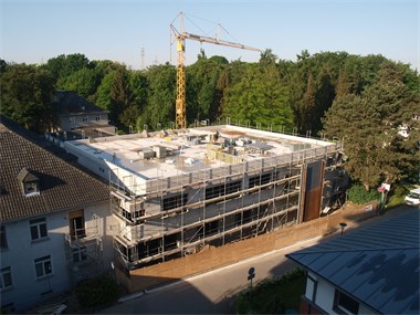 Neubau im Mai, Foto: Dr. Horz Neubau im Mai, Foto: Dr. Horz