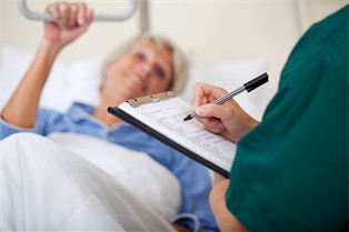 Vorbereitung der Patienten auf die OP, Foto: contrastwerkstatt - Fotolia